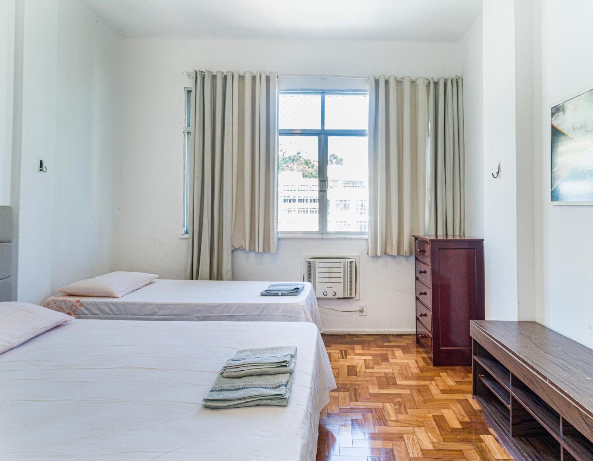 Copacabana 3 Suites, Andar Alto Com Vista Mar, 9 Camas, Enorme, Wifi 300mb, Ar Condicionado Em Todas Suites, Pauloangerami Mvc1812