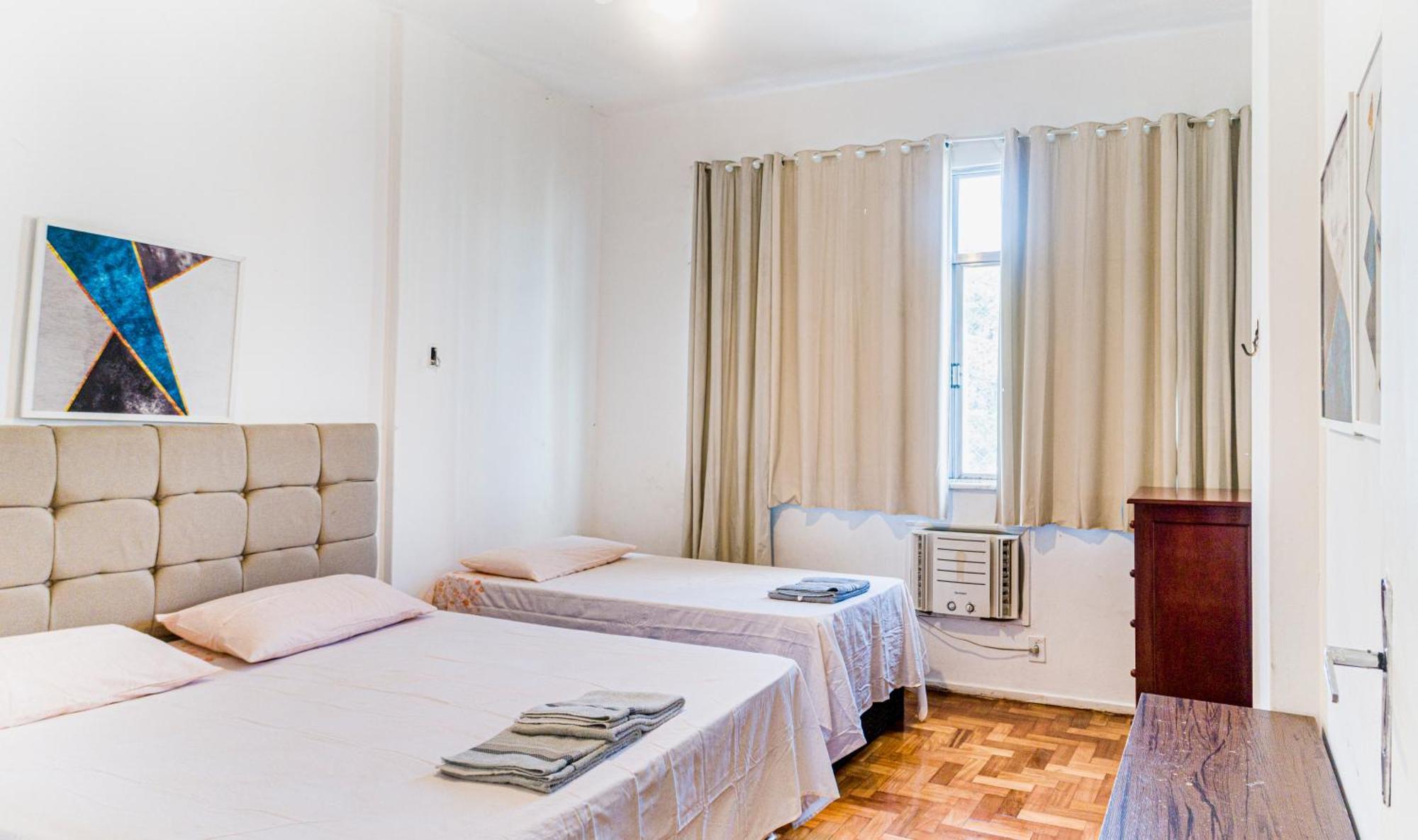 Apartamento Copacabana 3 Suites, Andar Alto Com Vista Mar, 9 Camas, Enorme, Wifi 300mb, Ar Condicionado Em Todas Suites, Pauloangerami Mvc1812