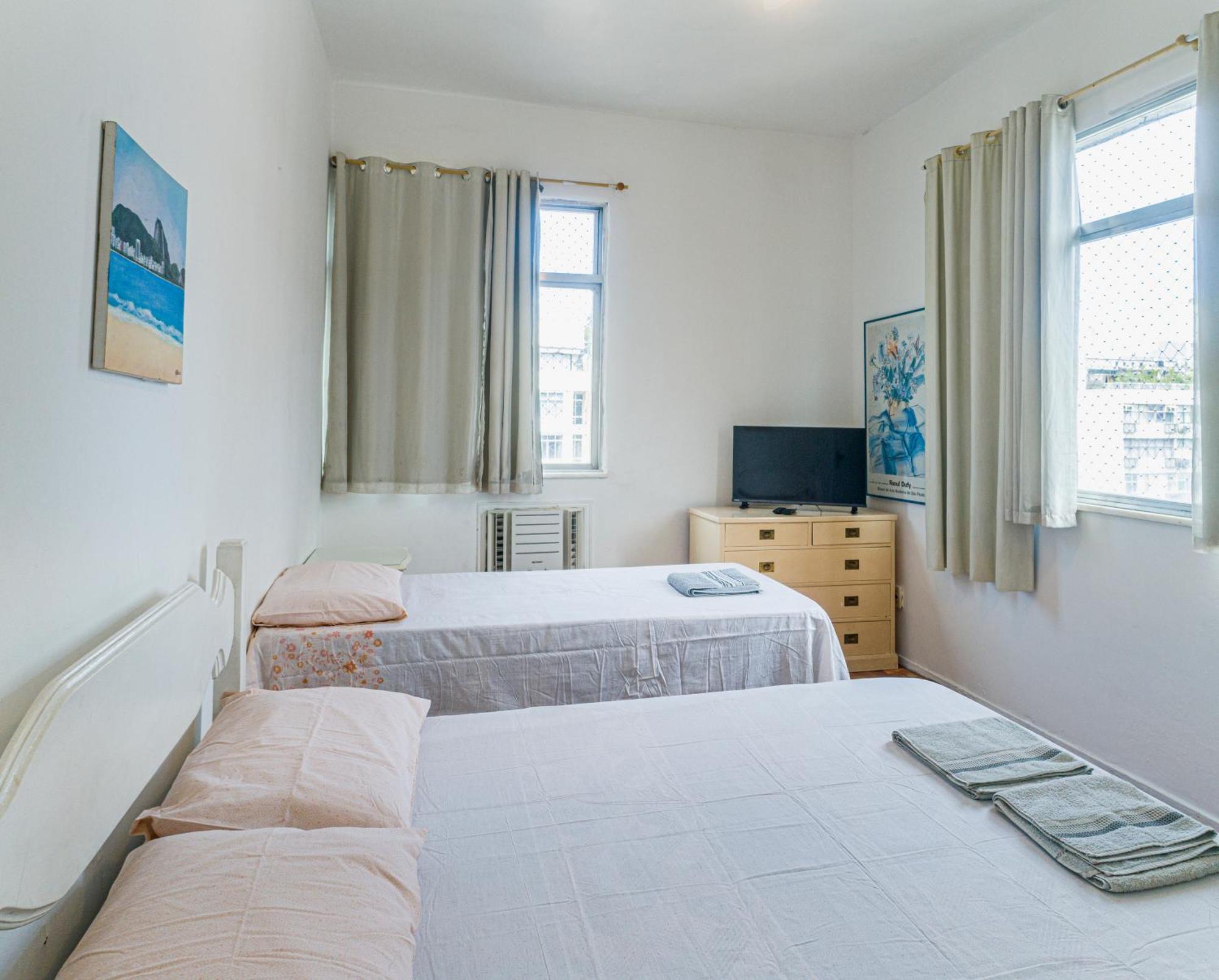 Copacabana 3 Suites, Andar Alto Com Vista Mar, 9 Camas, Enorme, Wifi 300mb, Ar Condicionado Em Todas Suites, Pauloangerami Mvc1812 *